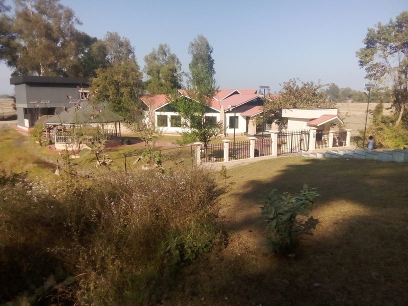 インパール平和記念館 敷地全景 — レッドヒルの丘から望む